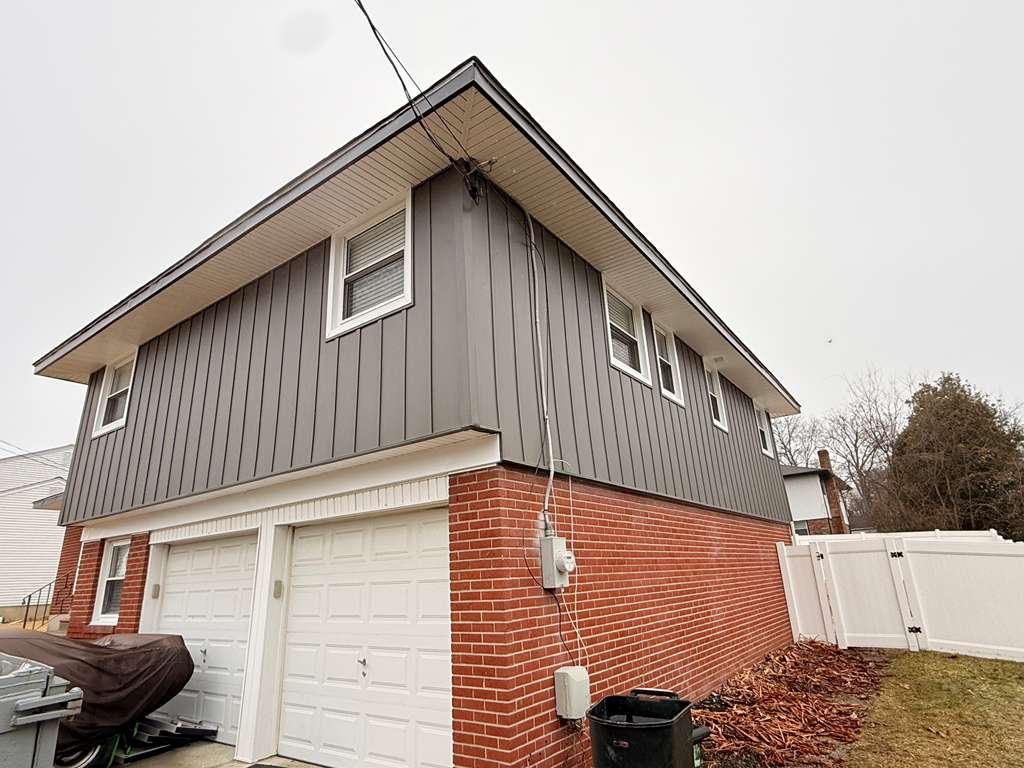 licensed insured siding contractor Tri State Area professional crew installing exterior siding with proper insurance and licensing